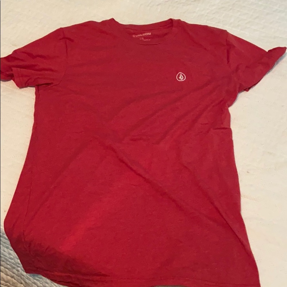 Volcom t shirt no stains or tears